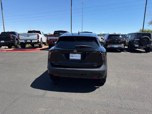 Super Black 2025 Nissan Kicks SR