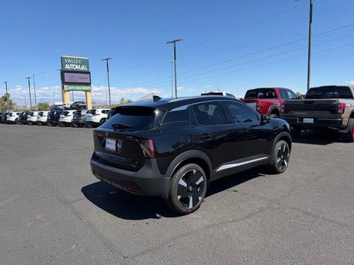Super Black 2025 Nissan Kicks SR