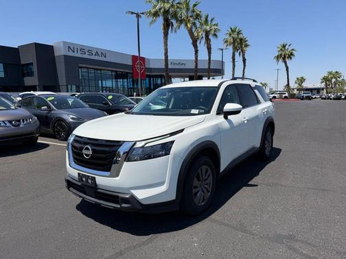 Glacier White 2024 Nissan Pathfinder SV