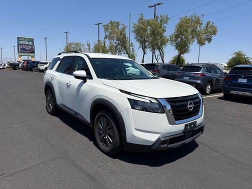 Glacier White 2024 Nissan Pathfinder SV