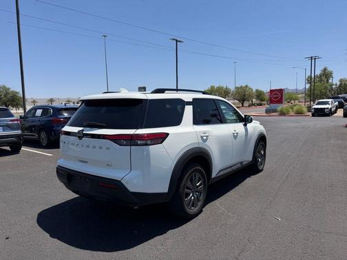 Glacier White 2024 Nissan Pathfinder SV