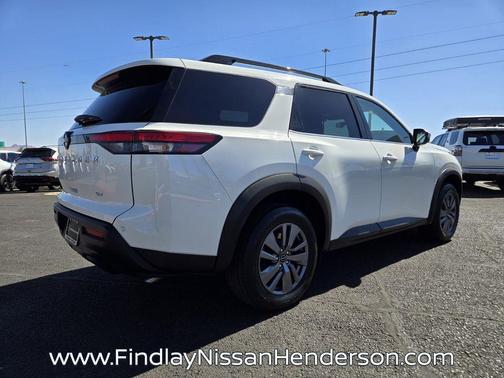 Glacier White 2024 Nissan Pathfinder SV