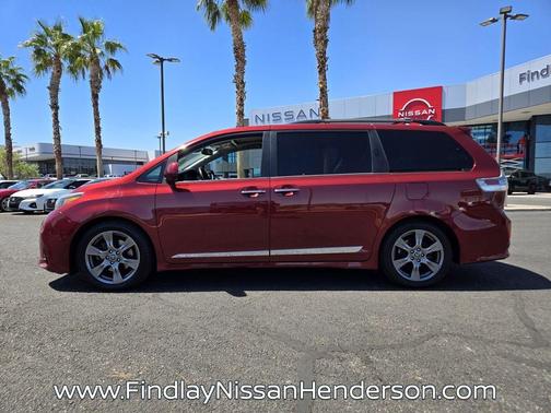 Salsa Red Pearl 2018 Toyota Sienna SE Premium