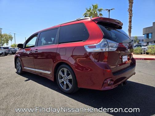 Salsa Red Pearl 2018 Toyota Sienna SE Premium