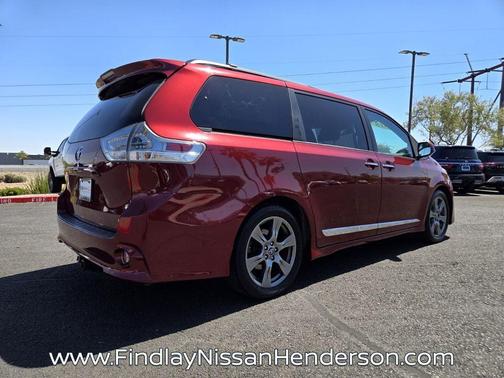 Salsa Red Pearl 2018 Toyota Sienna SE Premium