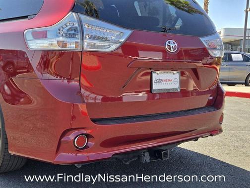 Salsa Red Pearl 2018 Toyota Sienna SE Premium