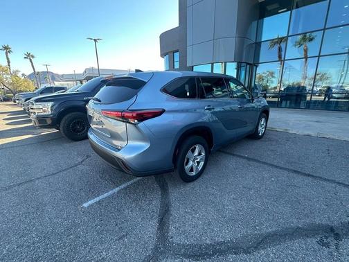 2022 Toyota Highlander LE