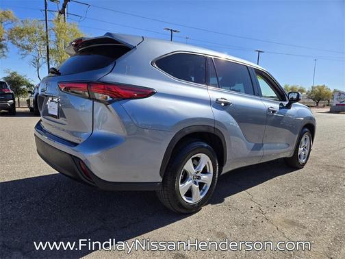 2022 Toyota Highlander LE