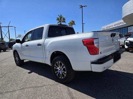 2023 Nissan Titan SV