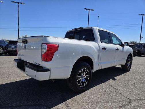 2023 Nissan Titan SV