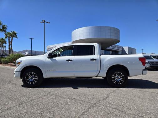 2023 Nissan Titan SV