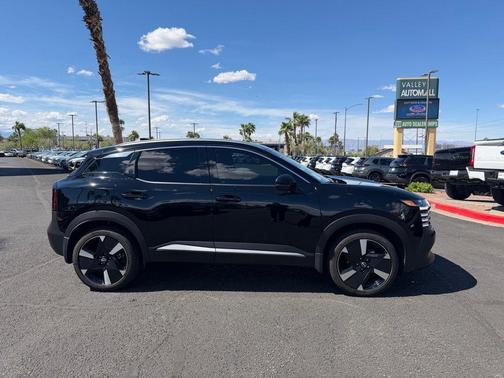 Super Black 2025 Nissan Kicks SR
