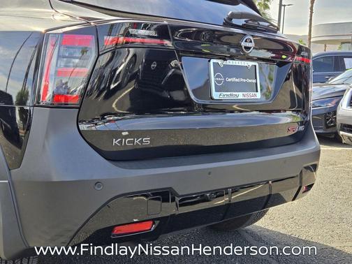 Super Black 2025 Nissan Kicks SR