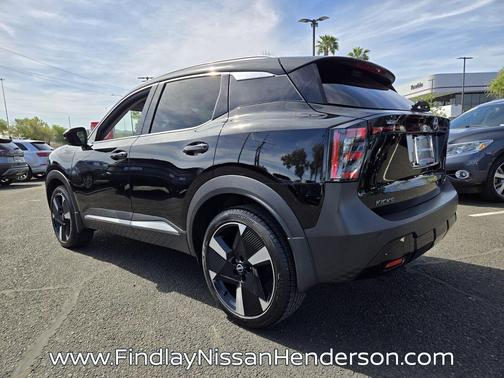 Super Black 2025 Nissan Kicks SR