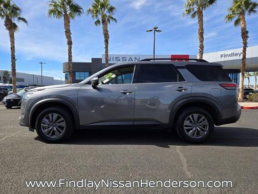 2024 Nissan Pathfinder SV