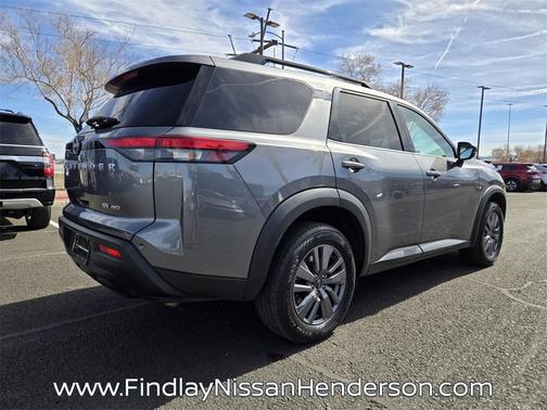 2024 Nissan Pathfinder SV