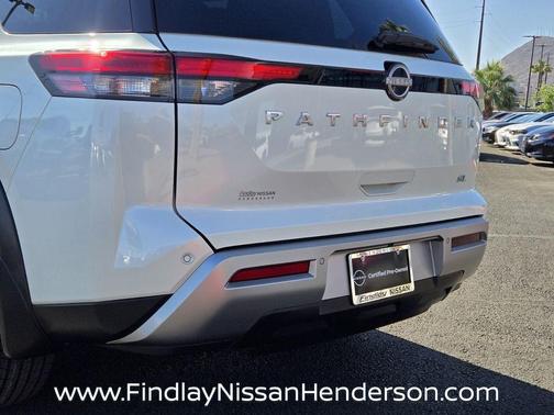 White 2024 Nissan Pathfinder SL