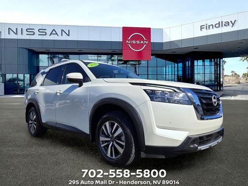 White 2024 Nissan Pathfinder SL