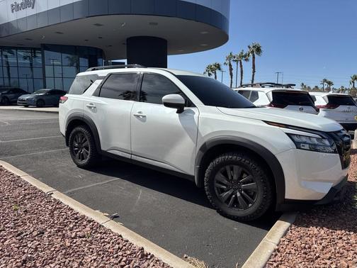 2023 Nissan Pathfinder SV