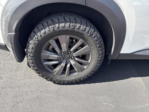 2023 Nissan Pathfinder SV