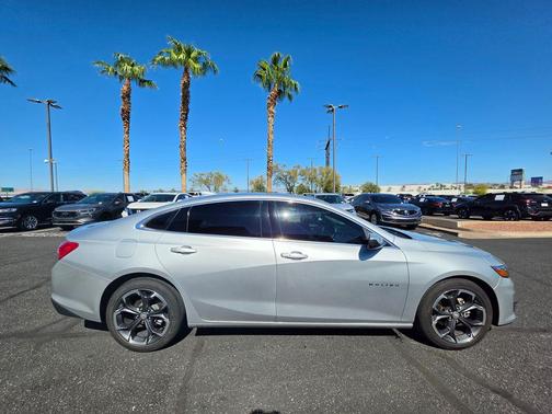 Silver Ice Metallic 2022 Chevrolet Malibu LT