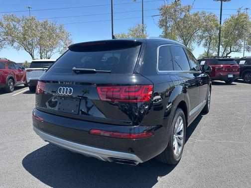 Night Black 2019 Audi Q7 55 Premium