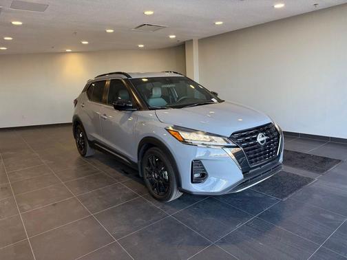 2022 Nissan Kicks SR