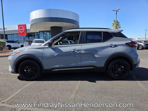 2022 Nissan Kicks SR