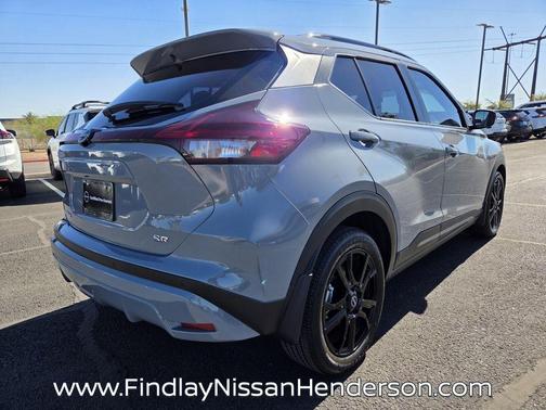 2022 Nissan Kicks SR