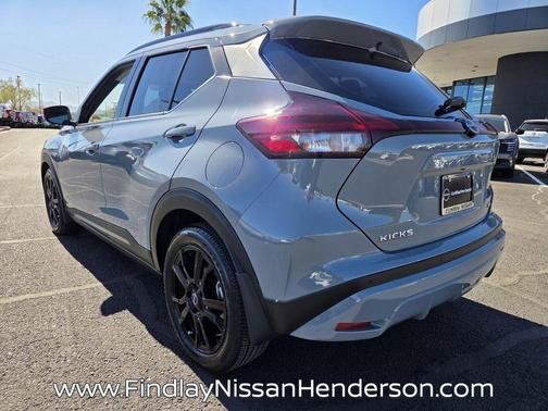 2022 Nissan Kicks SR