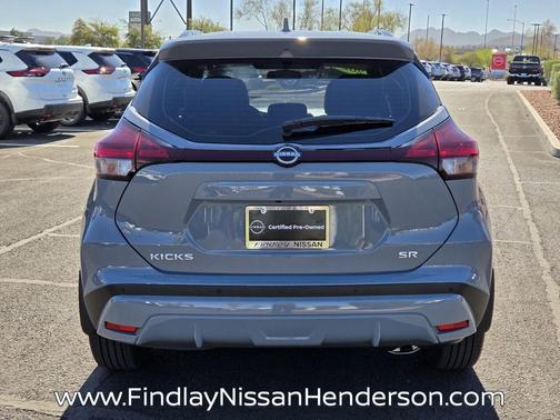 2022 Nissan Kicks SR
