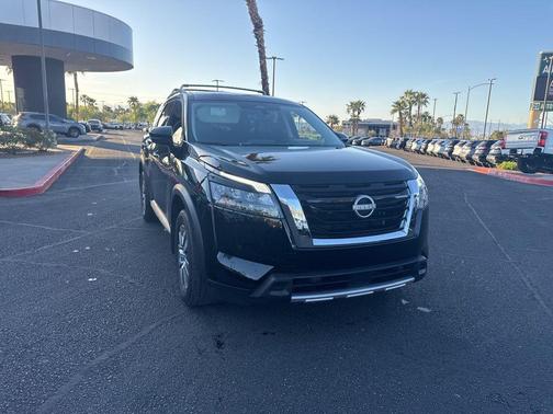 2025 Nissan Pathfinder SL