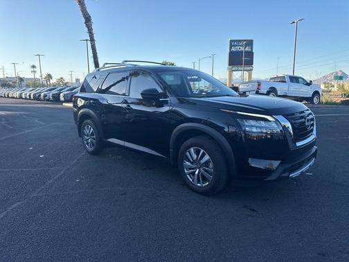 2025 Nissan Pathfinder SL