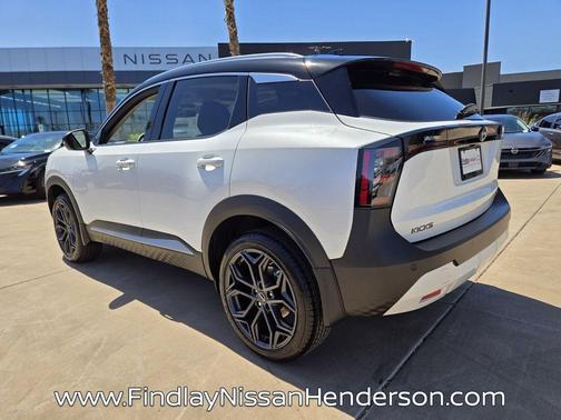 2t Wht Blk Roof 2026 Nissan Kicks SR