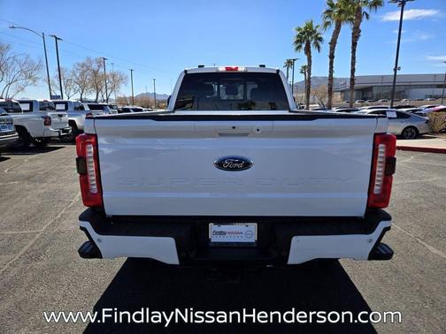 Oxford White 2023 Ford F-250 Lariat