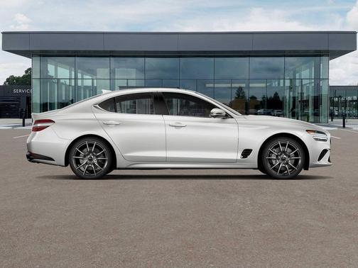 Uyuni White 2026 Genesis G70 2.5T Prestige
