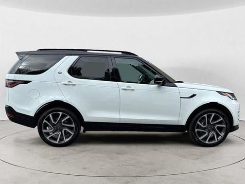 2025 Land Rover Discovery P300 Dynamic SE