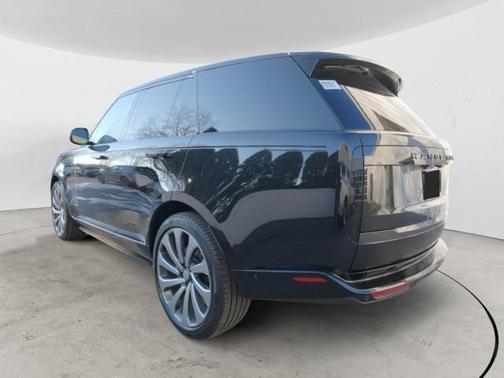 2025 Land Rover Range Rover P530 SE
