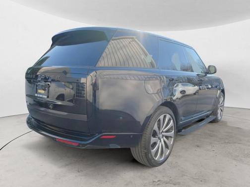 2025 Land Rover Range Rover P530 SE