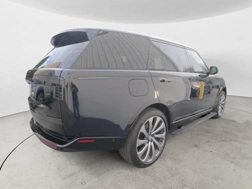 2025 Land Rover Range Rover P530 SE 7 Seat