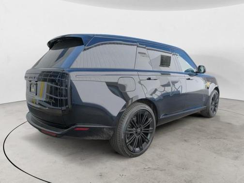 2025 Land Rover Range Rover P530 SE 7 Seat