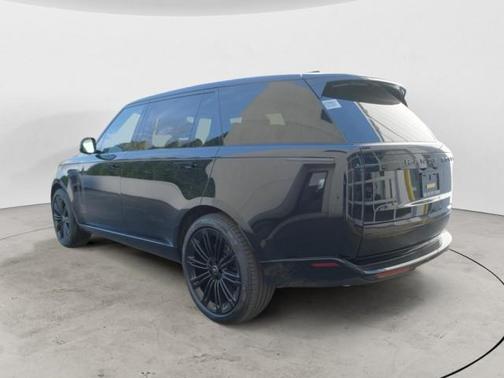 2025 Land Rover Range Rover P530 SE 7 Seat