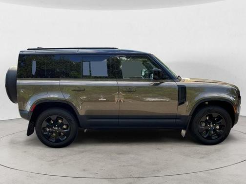 2025 Land Rover Defender 110 P300