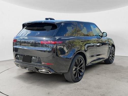 Santorini Black Metallic 2026 Land Rover Range Rover Sport SE