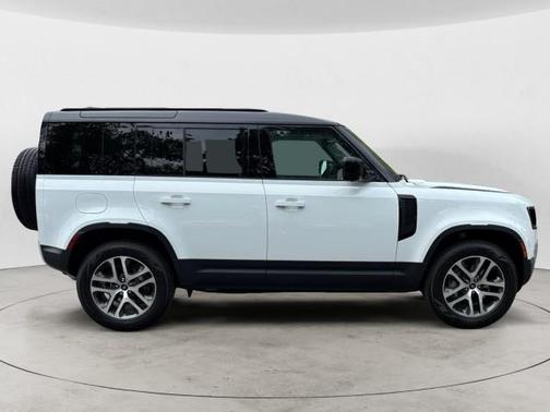 2025 Land Rover Defender 110 P300