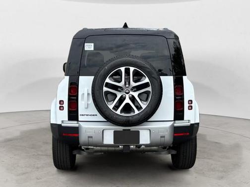2025 Land Rover Defender 110 P300