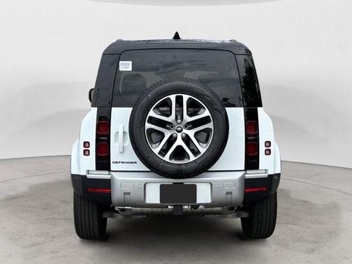 2025 Land Rover Defender 110 P300