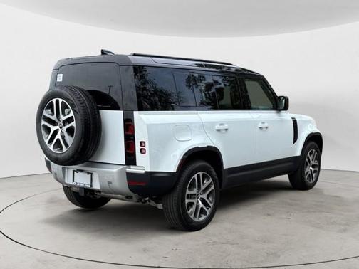 2025 Land Rover Defender 110 P300