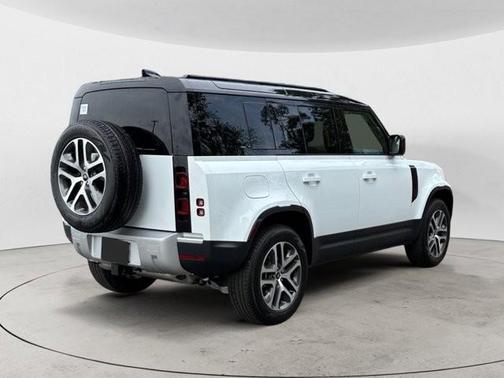 2025 Land Rover Defender 110 P300