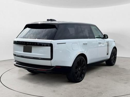 Fuji White 2025 Land Rover Range Rover P400 SE